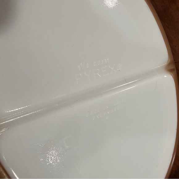 PYREX Brown and White Divided Dish - Picture 4 of 4